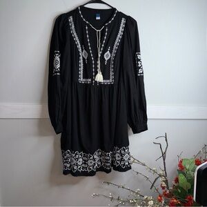 Old Navy Black and White Embroidered Dress
